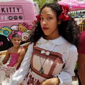 Meet your Posher, De'viona